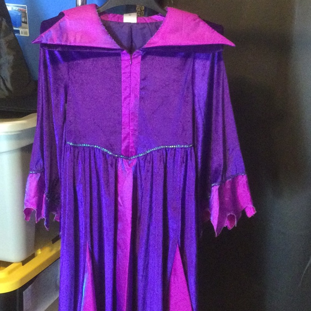 Disney maleficent robe, XL AND HEAVY